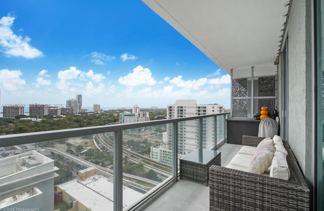 axis-brickell-2br-open-concept-condo-miami-florida-ushombi-4