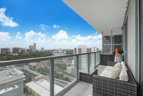 axis-brickell-2br-open-concept-condo-miami-florida-ushombi-4