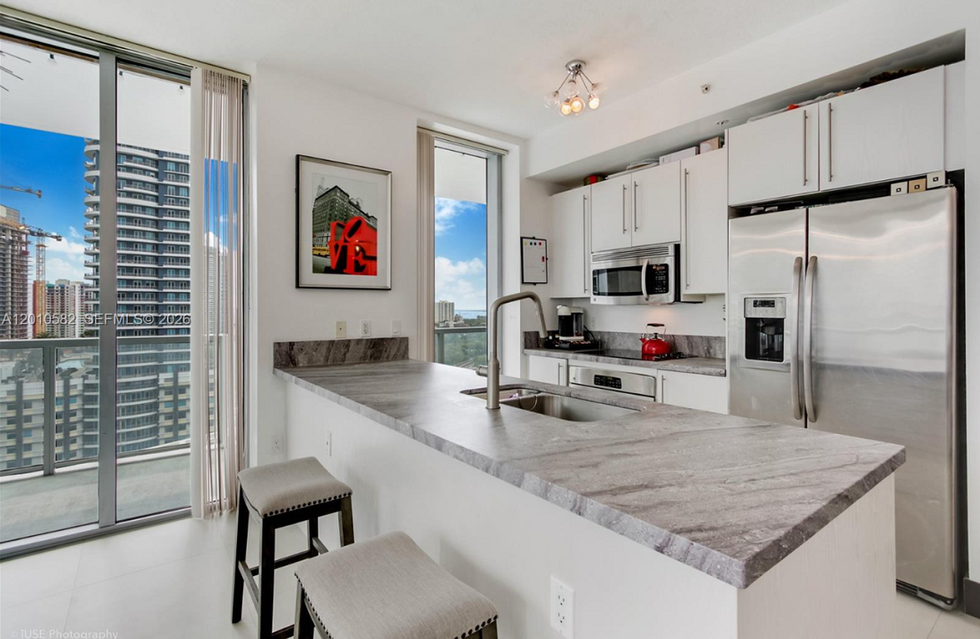 axis-brickell-2br-open-concept-condo-miami-florida-ushombi-6