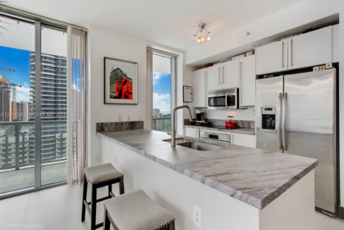 axis-brickell-2br-open-concept-condo-miami-florida-ushombi-6