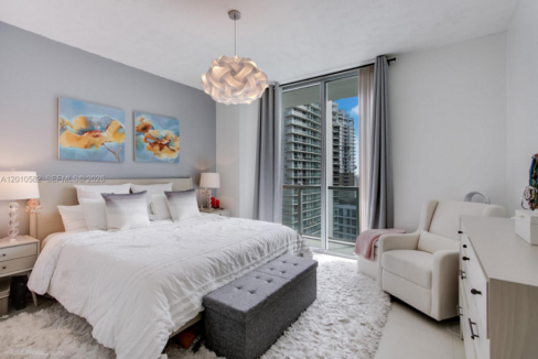 axis-brickell-2br-open-concept-condo-miami-florida-ushombi-7
