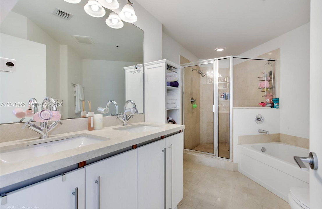axis-brickell-2br-open-concept-condo-miami-florida-ushombi-8