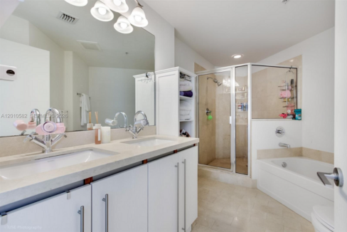 axis-brickell-2br-open-concept-condo-miami-florida-ushombi-8