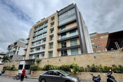 caracas-los-naranjos-5br-penthouse-caracas-venezuela-ushombi-2