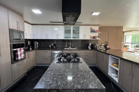 caracas-los-naranjos-5br-penthouse-caracas-venezuela-ushombi-6