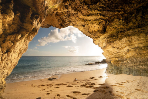 cupecoy-22-acre-beachfront-opportunity-sxm-ushombi-1