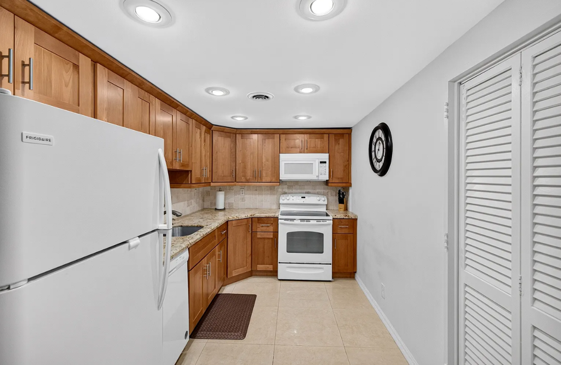 galt-towers-1br-waterfront-condo-florida-ushombi-7