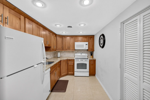 galt-towers-1br-waterfront-condo-florida-ushombi-7