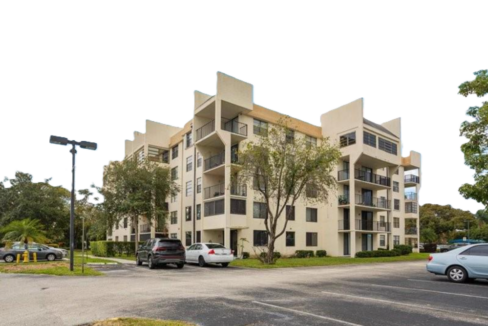 tamarac-gate-one-condo-1br-opportunity-florida-ushombi-2