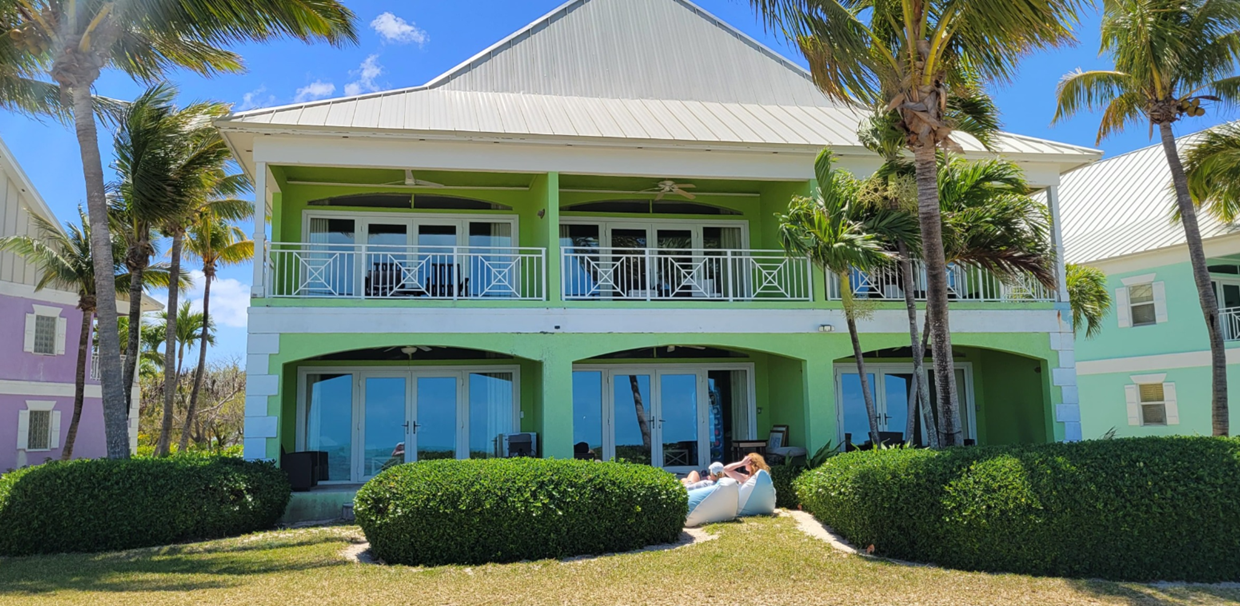 west-end-bahamas-1br-beachfront-condo-bahamas-ushombi-1