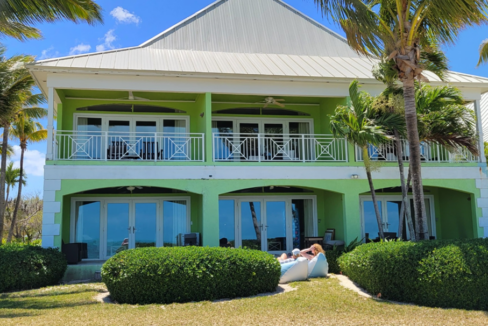 west-end-bahamas-1br-beachfront-condo-bahamas-ushombi-1