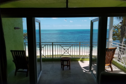 west-end-bahamas-1br-beachfront-condo-bahamas-ushombi-2