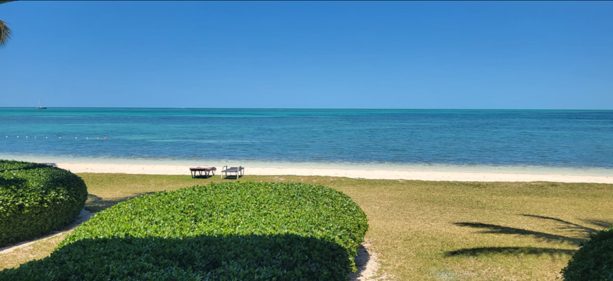 west-end-bahamas-1br-beachfront-condo-bahamas-ushombi-7