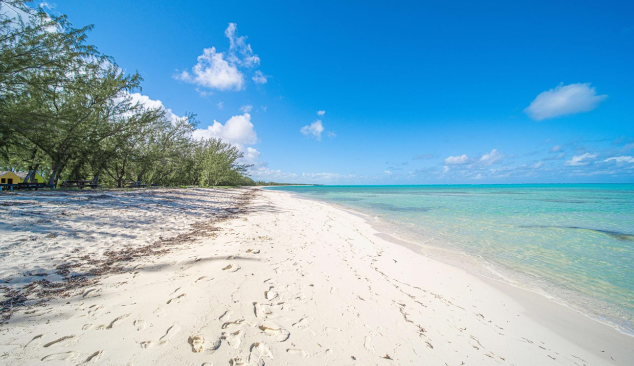 bambarra-beach-107-acre-rare-opportunity-ushombi-1