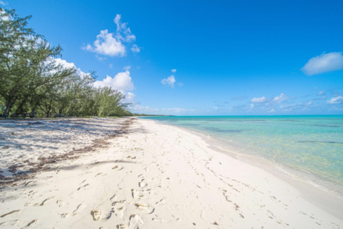 bambarra-beach-107-acre-rare-opportunity-ushombi-1