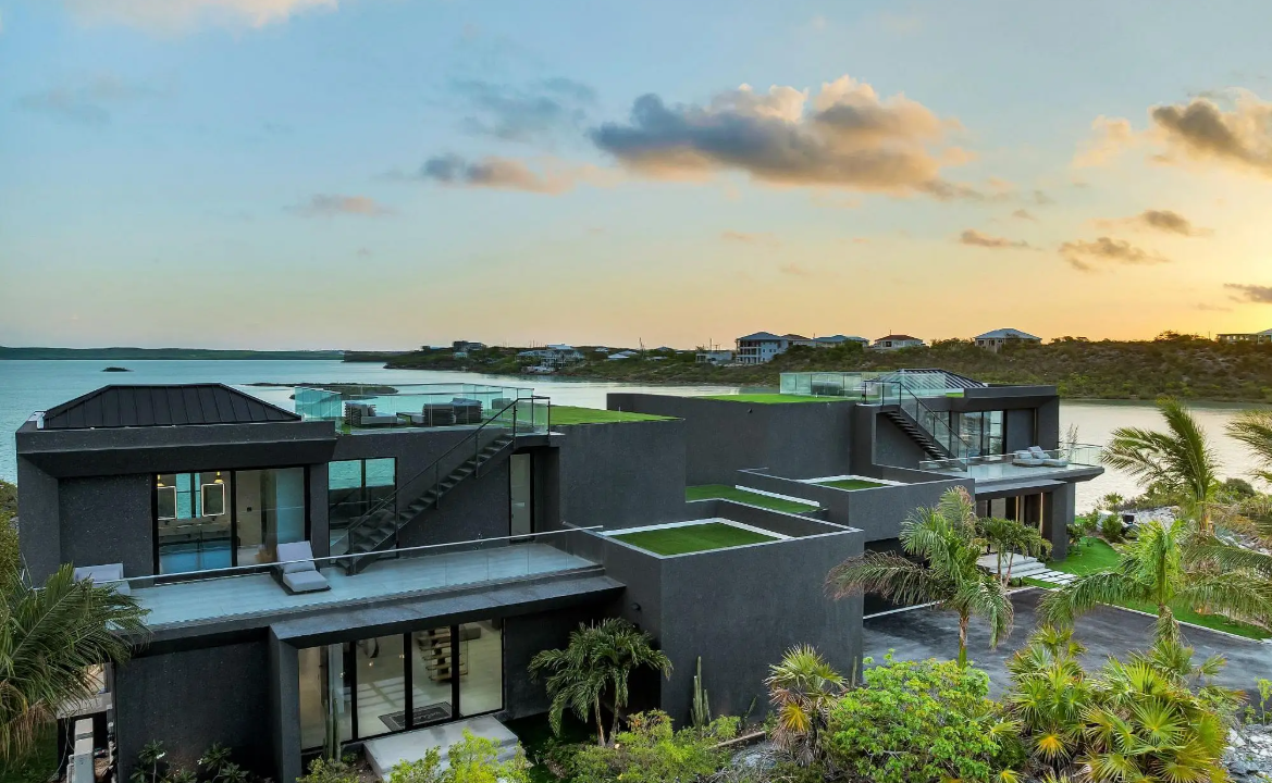 waterfront-onyx-twin-villas-in-grace-bay-tci-ushombi-1