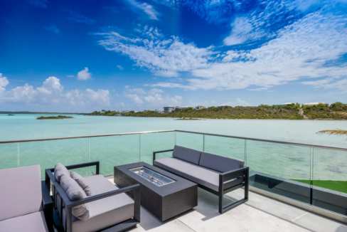waterfront-onyx-twin-villas-in-grace-bay-tci-ushombi-3