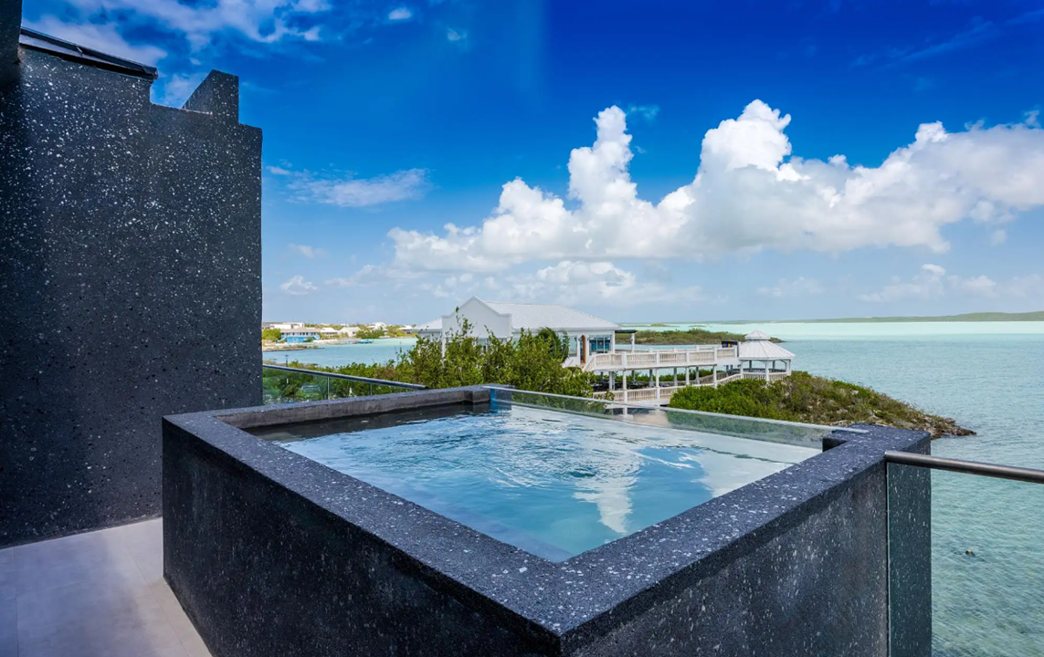 waterfront-onyx-twin-villas-in-grace-bay-tci-ushombi-4