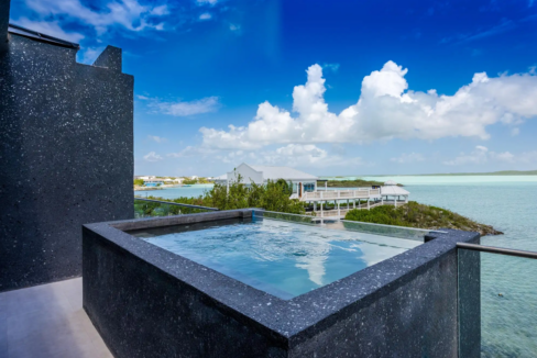 waterfront-onyx-twin-villas-in-grace-bay-tci-ushombi-4