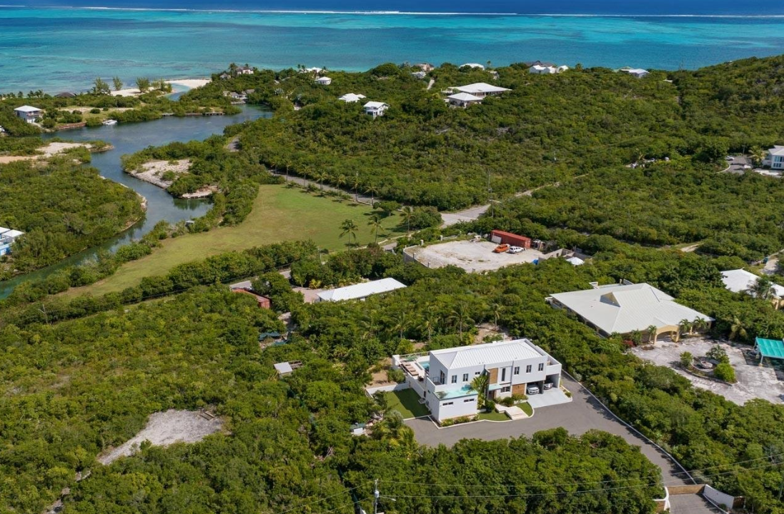 gecko-court-10-4br-oceanview-villa-tci-ushombi-2
