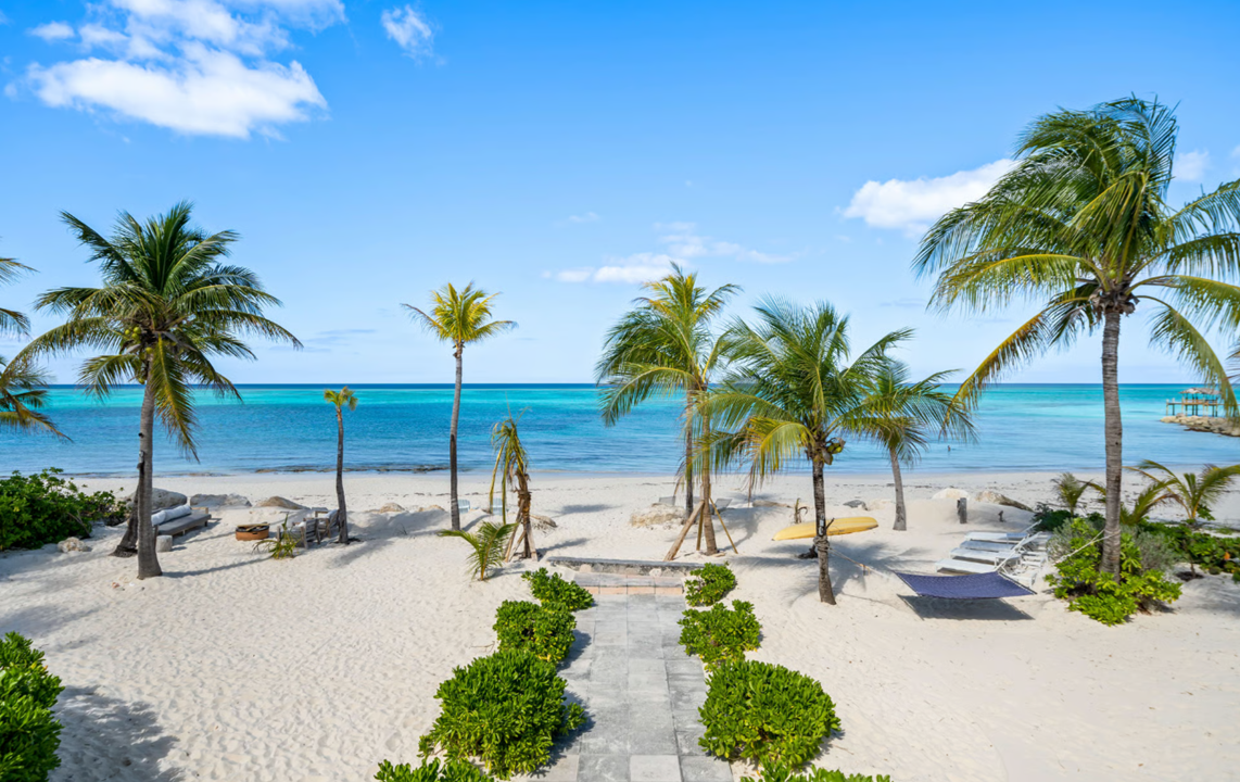old-fort-bay-beachfront-bliss-5br-bahamas-ushombi-1