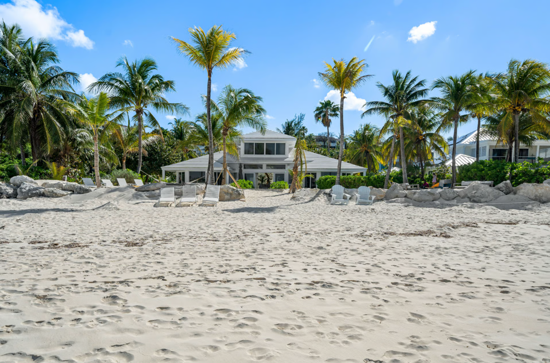 old-fort-bay-beachfront-bliss-5br-bahamas-ushombi-3