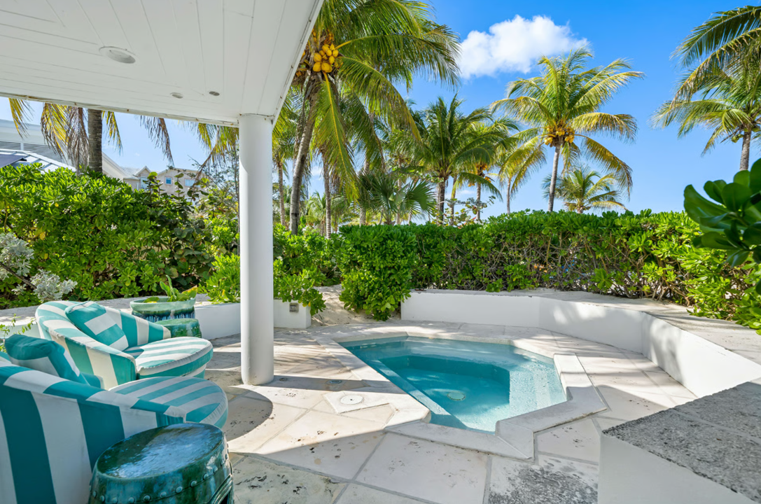 old-fort-bay-beachfront-bliss-5br-bahamas-ushombi-4