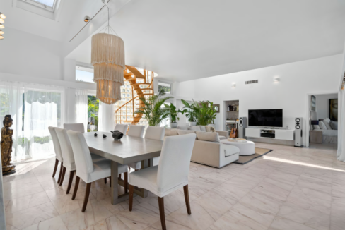 old-fort-bay-beachfront-bliss-5br-bahamas-ushombi-5