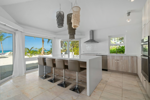 old-fort-bay-beachfront-bliss-5br-bahamas-ushombi-6
