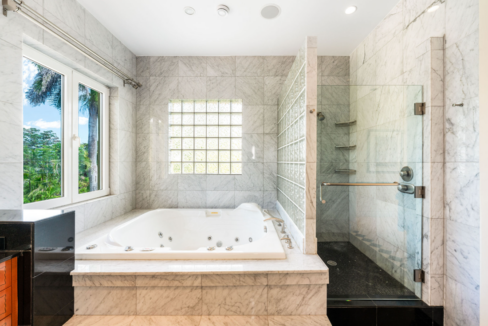 villa-gabrielle-luxury-oceanfront-estate-cayman-islands-ushombi-10