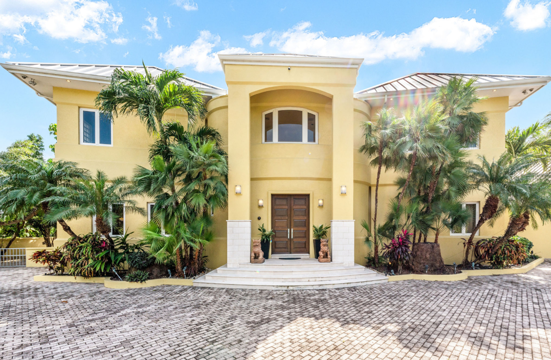 villa-gabrielle-luxury-oceanfront-estate-cayman-islands-ushombi-3