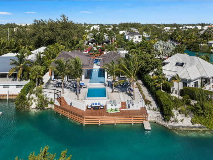 Aqua Solis Villa