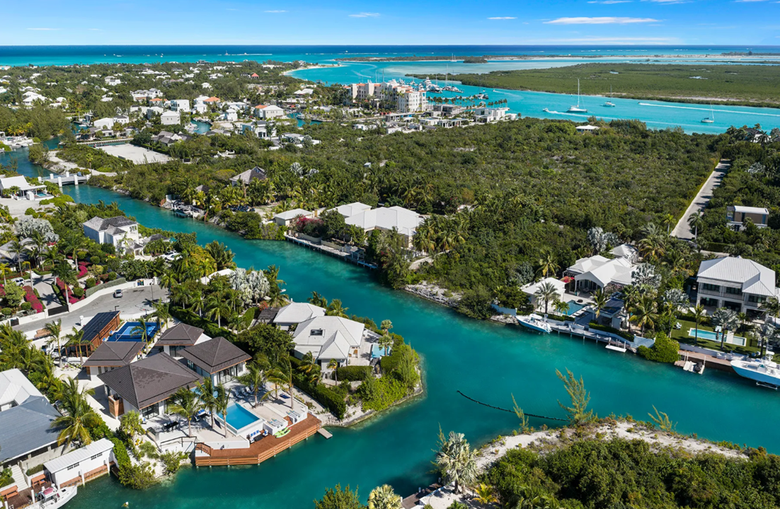 aqua-solis-villa-5br-waterfront-tci-ushombi-10