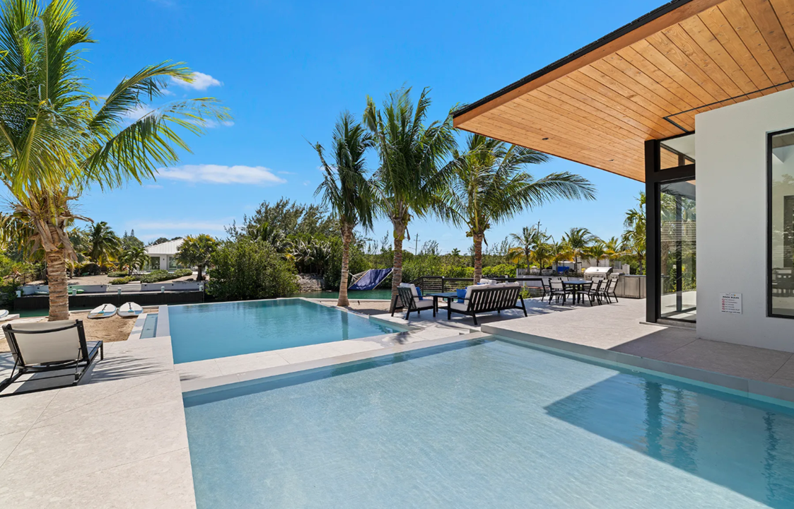 aqua-solis-villa-5br-waterfront-tci-ushombi-4