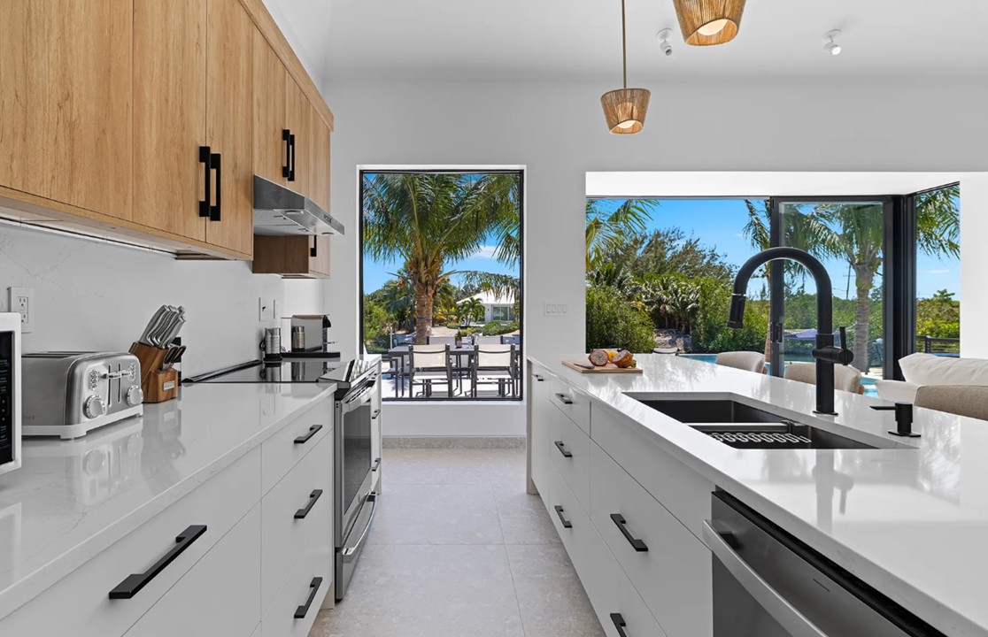 aqua-solis-villa-5br-waterfront-tci-ushombi-6