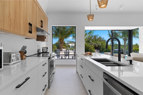 aqua-solis-villa-5br-waterfront-tci-ushombi-6