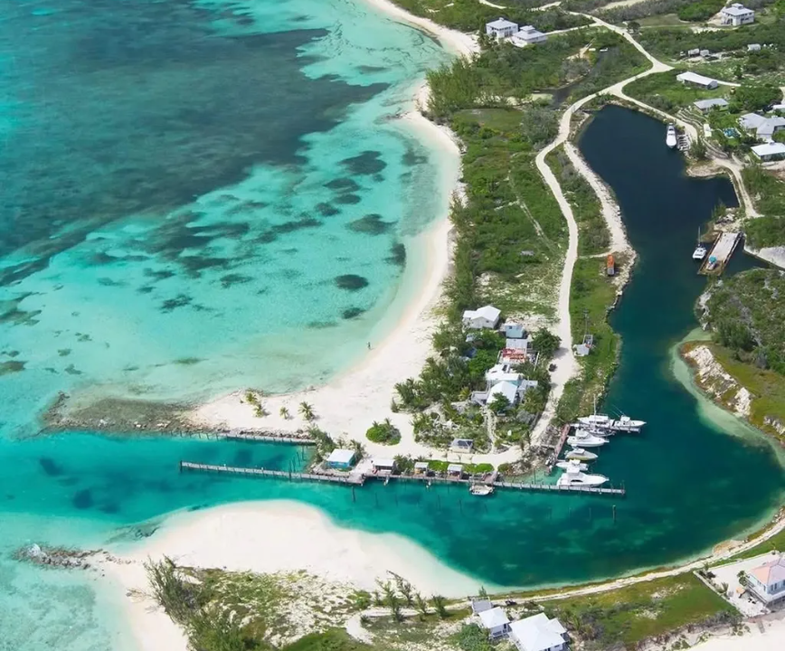 frazier-tract-340-acres-in-rum-cay-bahamas-ushombi-1