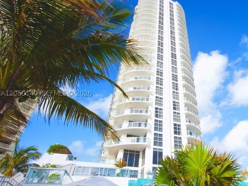 marenas-resort-1br-beachfront-condo-florida-ushombi-1