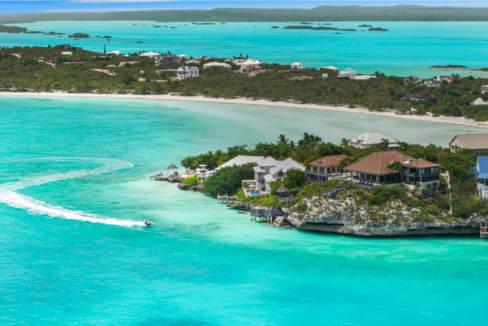 villa-seacliff-tci-6br-in-chalk-sound-tci-ushombi-1