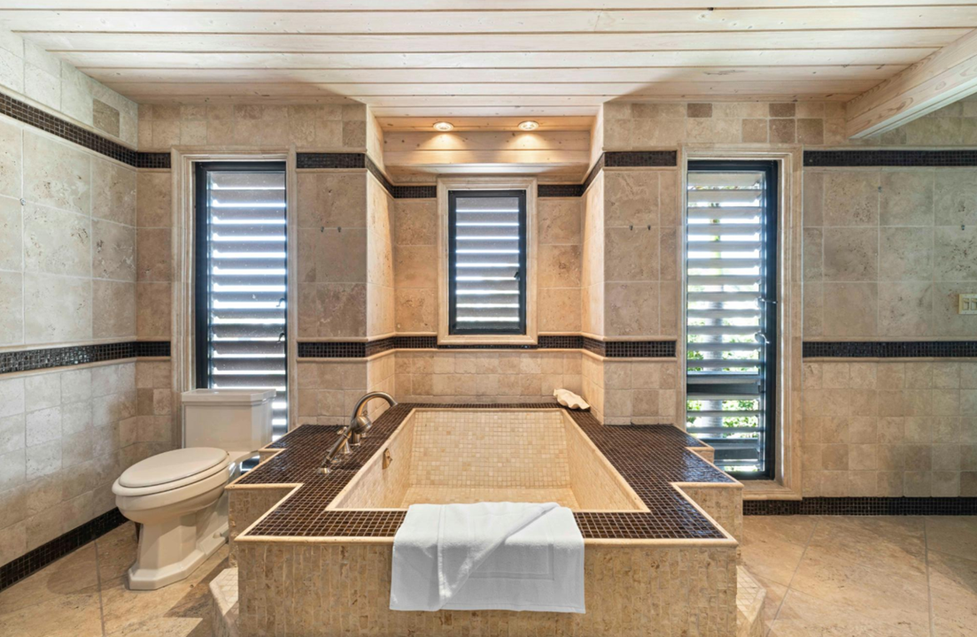 villa-seacliff-tci-6br-in-chalk-sound-tci-ushombi-12